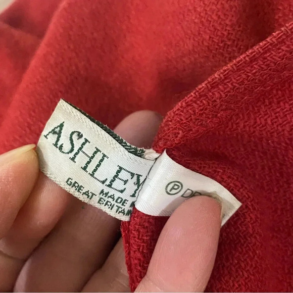 LAURA ASHLEY vintage 100% wool red women’s shawl fringe feminine cardigan s-OS - Picture 4 of 9